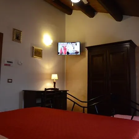 Il Vecchio Pioppo Fermo
